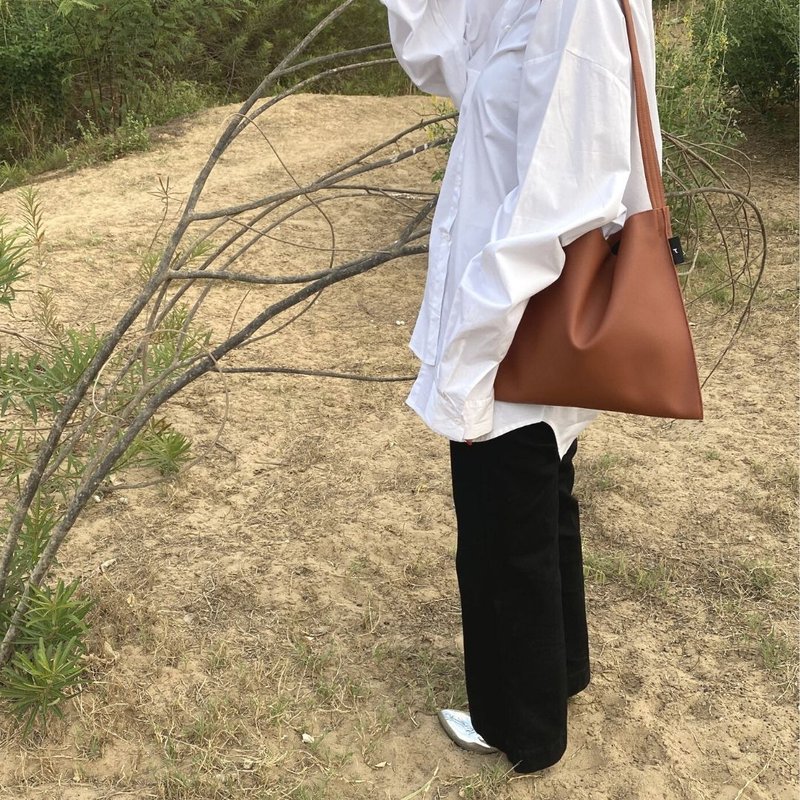RUST BRAND / 新月包 中 - 赭色 - 其他 - 人造皮革 咖啡色