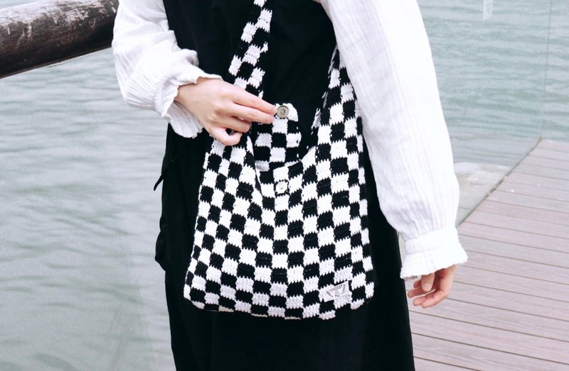 【手織袋系列】Crochet Checkered Bag 手織格仔袋 - 側背包/斜背包 - 棉．麻 咖啡色