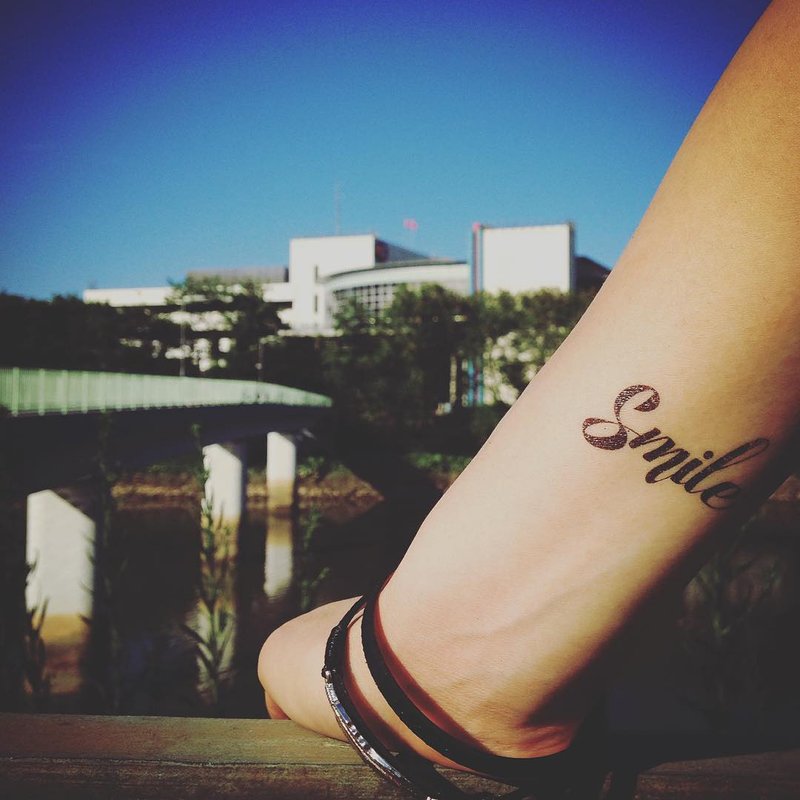 Smile Temporary Fake Tattoo Sticker (Set of 2) - OhMyTat - สติ๊กเกอร์แทททู - กระดาษ สีดำ