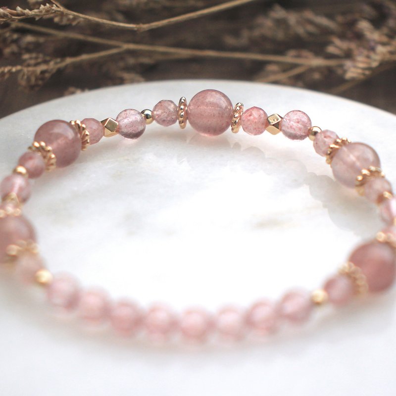Strawberry crystal bracelet | restrained | elegant - สร้อยข้อมือ - คริสตัล สึชมพู