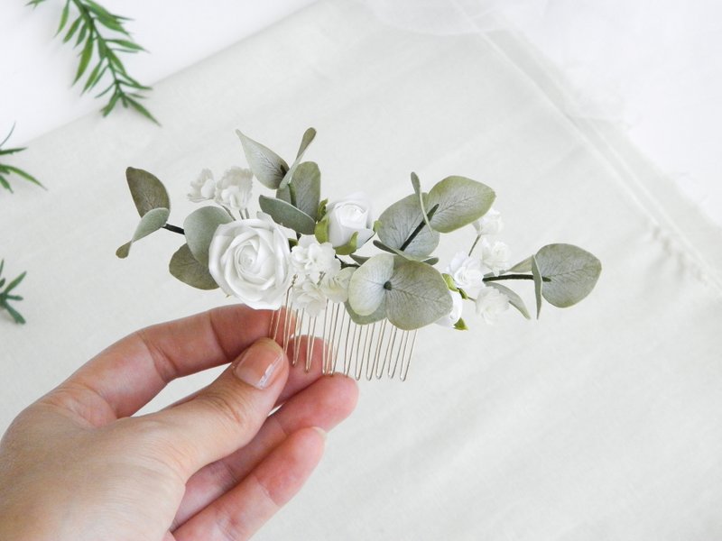 White bridal hair comb Flower hair comb Eucalyptus wedding hair piece - 髮夾/髮圈 - 其他材質 白色