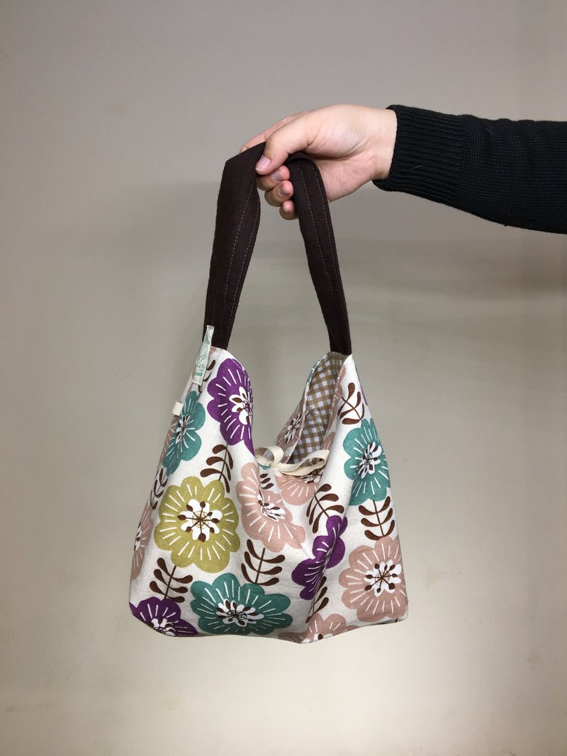 My-Mom-Made reversible hobo handbag with overall plum blossom graphic - 其他 - 棉．麻 粉紅色