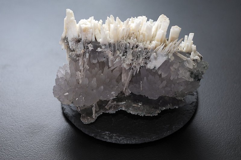 Weixiang Fangjie White Crystal Cluster Symbiosis Spiritual Cultivation Recruiting Fortune and Breaking the Evil Guard - Items for Display - Gemstone 