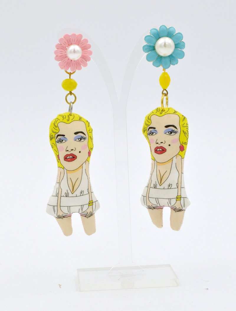 TIMBEE LO 手製布娃娃耳環 每款只有一隻 單隻發售 - 耳環/耳夾 - 聚酯纖維 多色