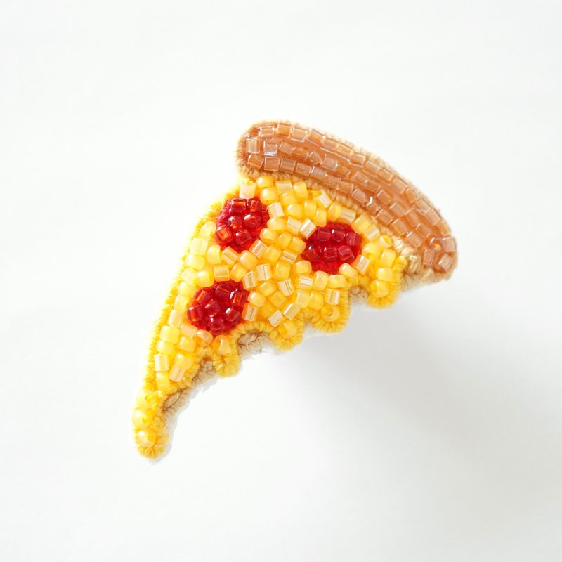 ペパロニピザのピンバッジ　ビーズ刺繍ブローチ - 胸針 - 其他材質 黃色