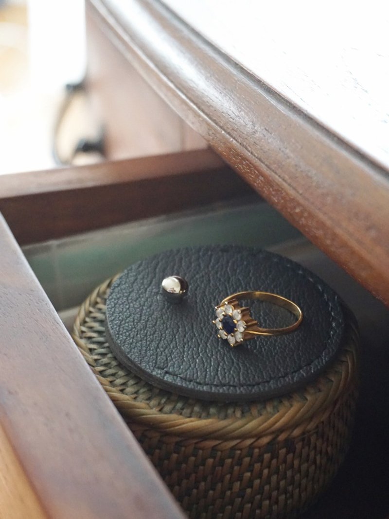 Customized Gift Jewelry pouch with monogram in blue, jewelry case, ring pouch - 化妝包/收納袋 - 真皮 藍色