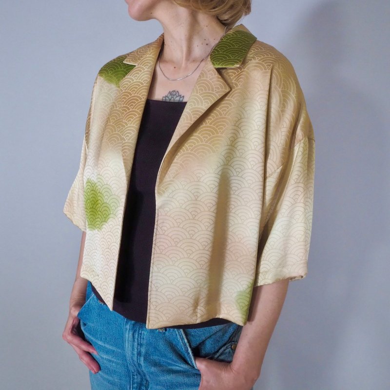 【日本製】Japan vintage Kimono remake, crop shirt women M, soft silk, champagne gold - Women's Casual & Functional Jackets - Silk Gold