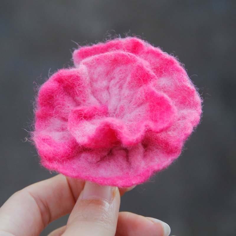 Wool felt flower brooch Original handmade wet felt boutonniere Sweet cute girl S - Brooches - Wool Pink