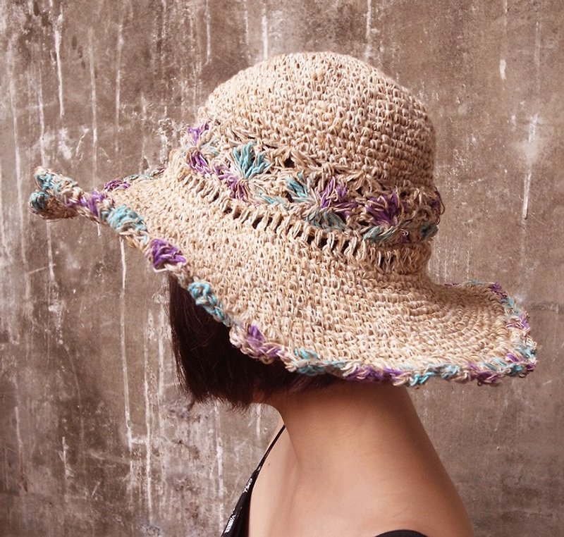 棉麻編織帽 手工編織 草帽 大帽簷 遮陽帽 花朵_藍綠+紫 - 帽子 - 棉．麻 卡其色