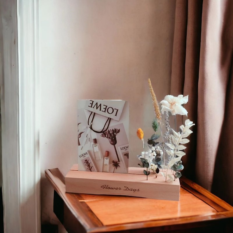 Fragrance flower photo holder - exclusive gift photo frame with engraving - กรอบรูป - พืช/ดอกไม้ สีนำ้ตาล