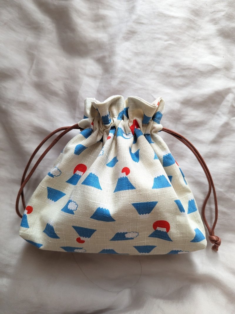 Handmade Japanese cloth pocket-popular Mount Fuji - กระเป๋าหูรูด - ผ้าฝ้าย/ผ้าลินิน 