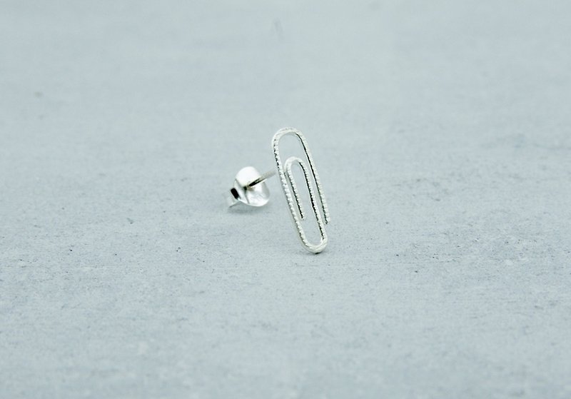 【Umbilical Plus House】Stationery Series│Pure Silver Paper Clip Ear Pins--Single Sold - ต่างหู - โลหะ 