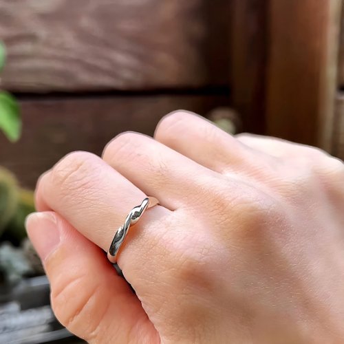 【Shapes Studio】Mobius Handcraftedリング Amazon.com: Shapes Studio Mobius Handcrafted Ring, Sterling