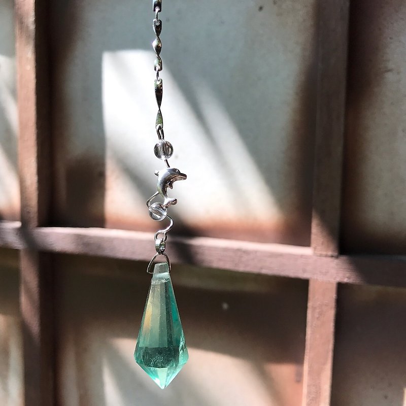 【Lost And Find】Mini size Natural fluorite dolphin necklace - Necklaces - Gemstone Green