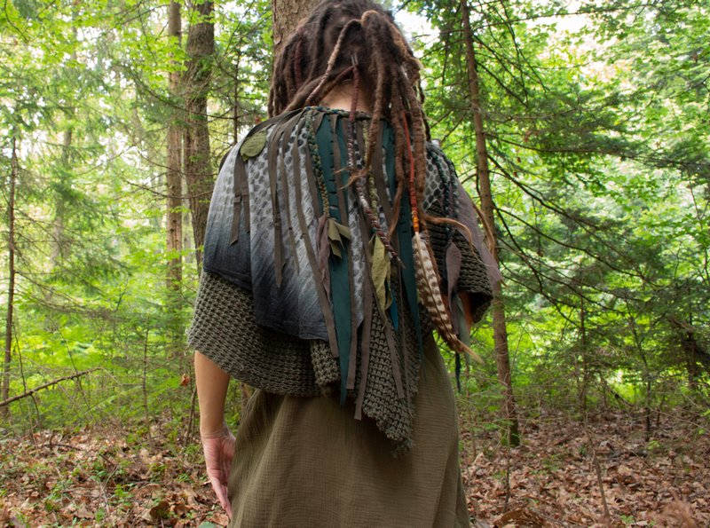 Green tattered woodland cape, postapocalyptic distressed shawl - 女毛衣/針織衫 - 其他材質 綠色