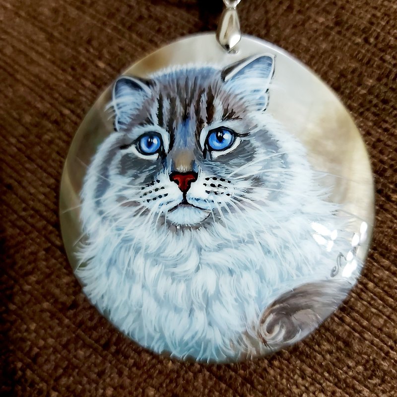 美しい動物の真珠のネックレスに手描きされた大きな灰色の猫、ゴージャスなジュエリー - ネックレス - シェル グレー