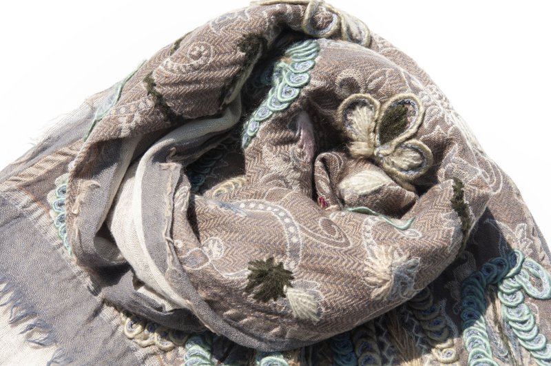 喀什米爾Cashmere/水煮羊毛披肩/針織圍巾/刺繡圍巾/羊絨披巾-花 - 圍巾/披肩 - 羊毛 多色