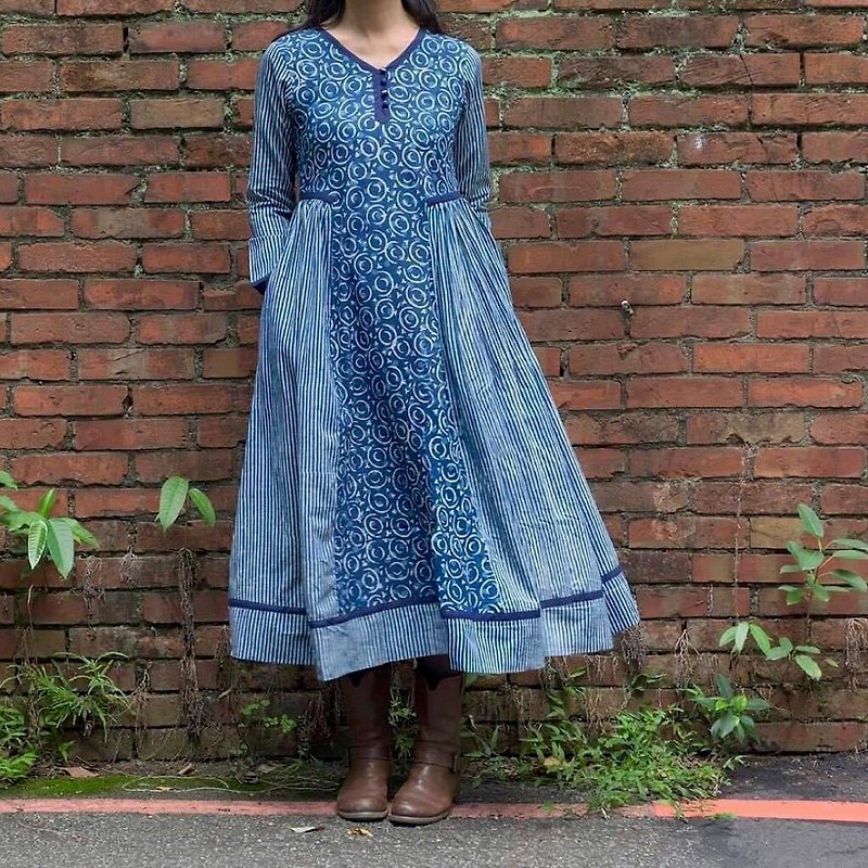 Indigo Ripple 藍池漣漪 Sophia Dress。印度雕版蓋印植物藍染 - 連身裙 - 棉．麻 藍色