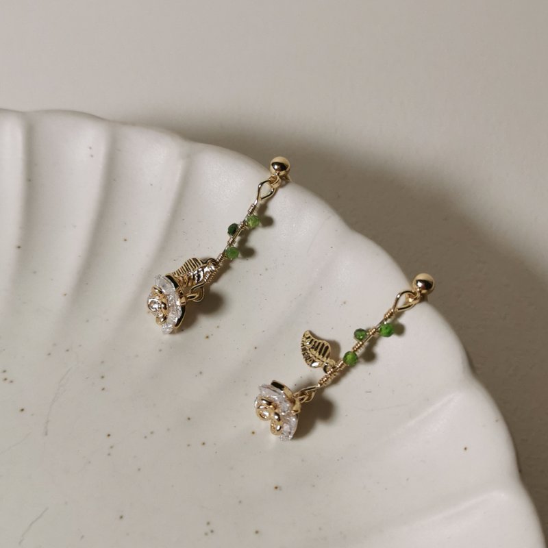 【Veverka】Sprouting - Diopside earrings jewelry natural stone natural ore leaves - ต่างหู - เครื่องประดับพลอย สีเขียว