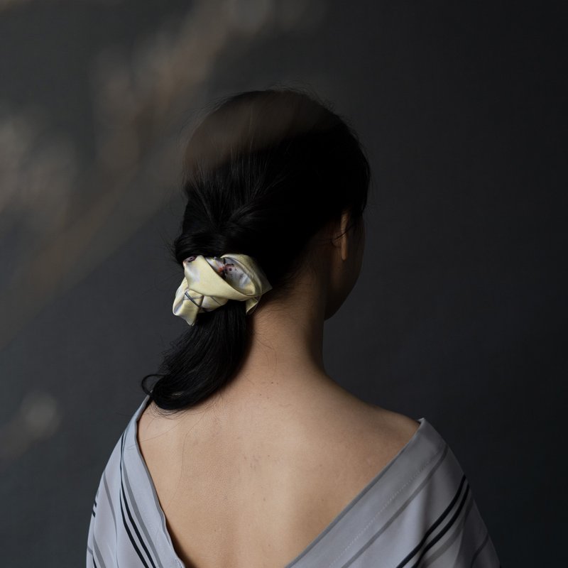 芥末綠清新花園大甜甜圈髮束-聖誕禮盒 - 髮圈/髮夾 - 絲．絹 黃色