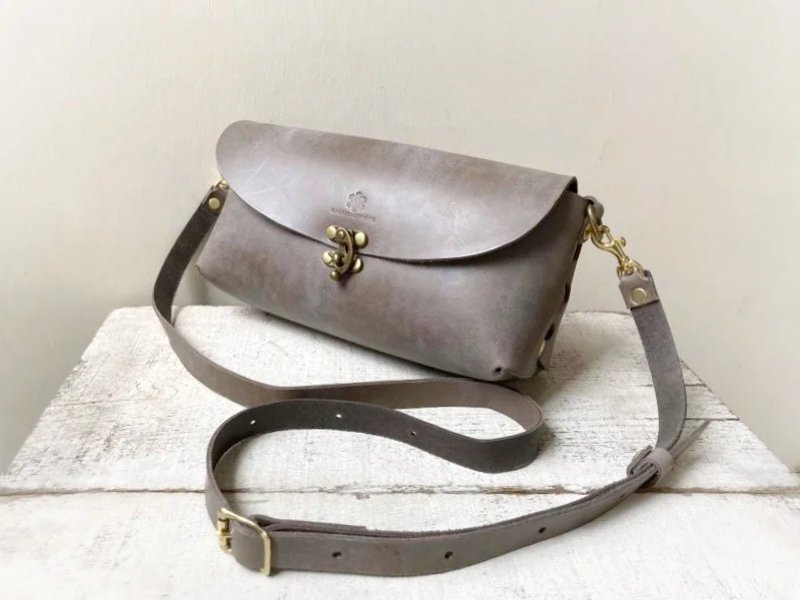 Shoulder bag made with Japanese Roroma leather, fave-rizo MB Serpentine - Messenger Bags & Sling Bags - Genuine Leather Gray