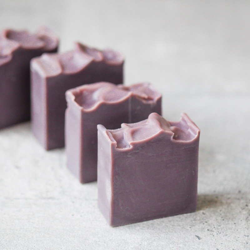 紫草橄欖皂｜一般、乾性膚質｜冷製皂110g - 肥皂/手工皂 - 其他材質 紫色