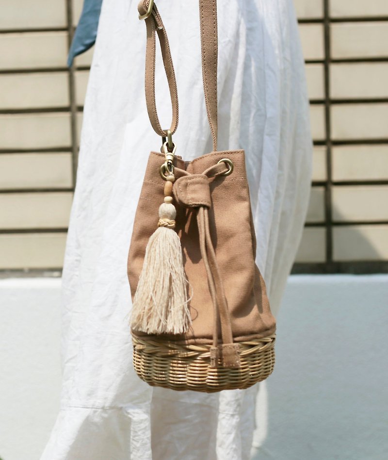 Brown mini Bucket bag - กระเป๋าหูรูด - วัสดุอื่นๆ สีนำ้ตาล