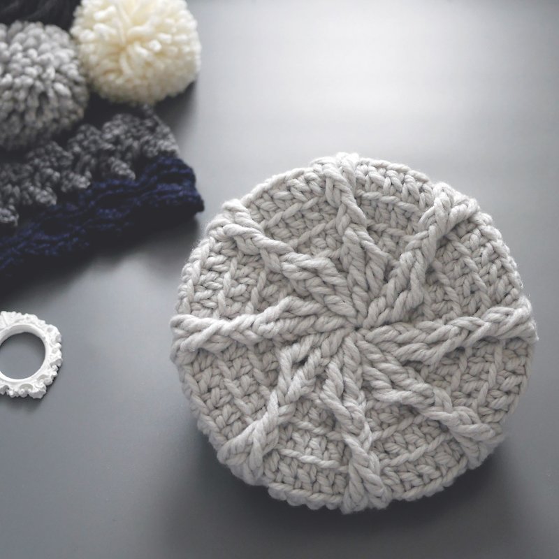 Snowflake Chunky Knitting Wool Newsboy Hat--Ice Gray - หมวก - ขนแกะ สีเทา