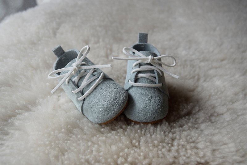 淺藍色綁帶真皮嬰兒鞋 淡藍手工嬰兒鞋 粉藍色皮製嬰兒鞋 學步鞋 彌月禮物 - 童裝鞋 - 真皮 藍色