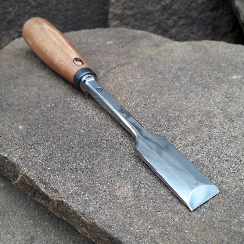 Forged flat chisel. Wood carving tool - ชิ้นส่วน/วัสดุอุปกรณ์ - โลหะ 