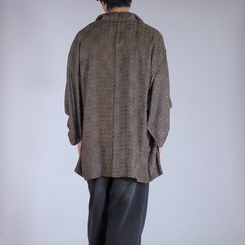 【日本製】復古和服男式、吉祥圖案、大島紬、古銅棕色 - 居家服/睡衣 - 絲．絹 咖啡色