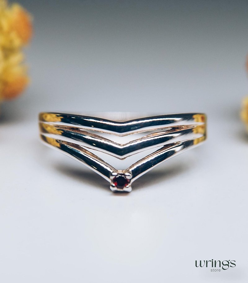 三重V形婚戒配有小型天然紅寶石獨特的V形戒指帶 - 戒指 - 純銀 紅色