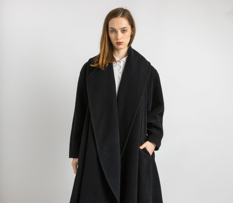 Lambswool Coat Women Vintage 80s winter coat long winter style 6167 - เสื้อแจ็คเก็ต - ขนแกะ สีดำ