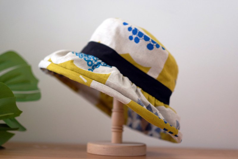 Japanese curled fisherman hat / Random painting by Huang Zihuang - Hats & Caps - Cotton & Hemp Yellow