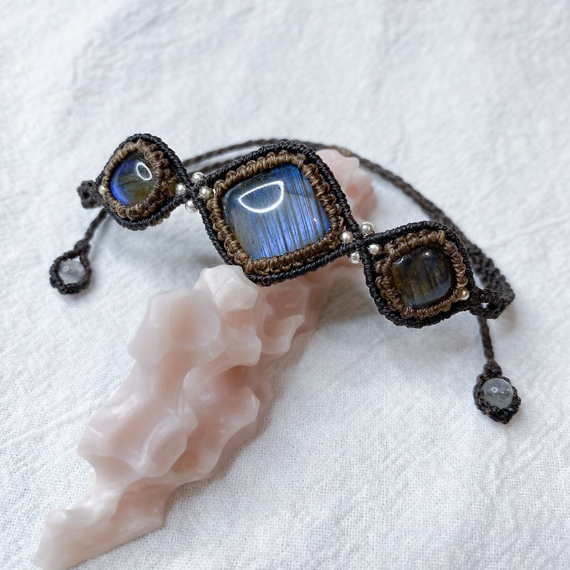 | Loop | Blue Labradorite Hand Woven Wax Wire Bracelet - สร้อยข้อมือ - เครื่องเพชรพลอย สีน้ำเงิน