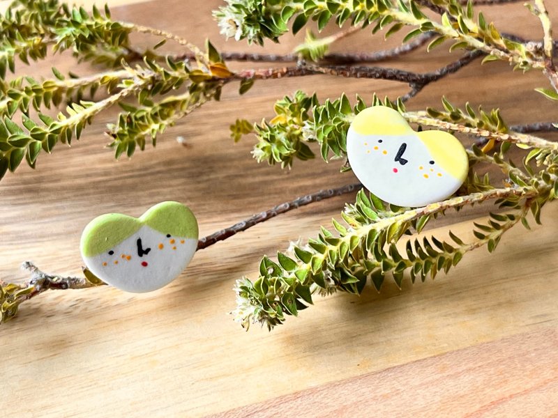 Miss Hairy Porcelain Stud Earrings - ต่างหู - ดินเผา สีดำ