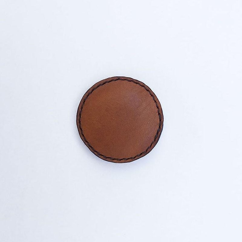 Genuine leather brooch of Tochigi leather Maru - Brooches - Genuine Leather 