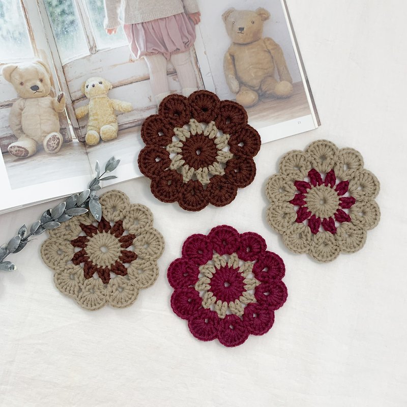 Hand knitted/flower coaster (1) Flower coaster Crochet coaster knitted coaster - ที่รองแก้ว - ผ้าฝ้าย/ผ้าลินิน หลากหลายสี