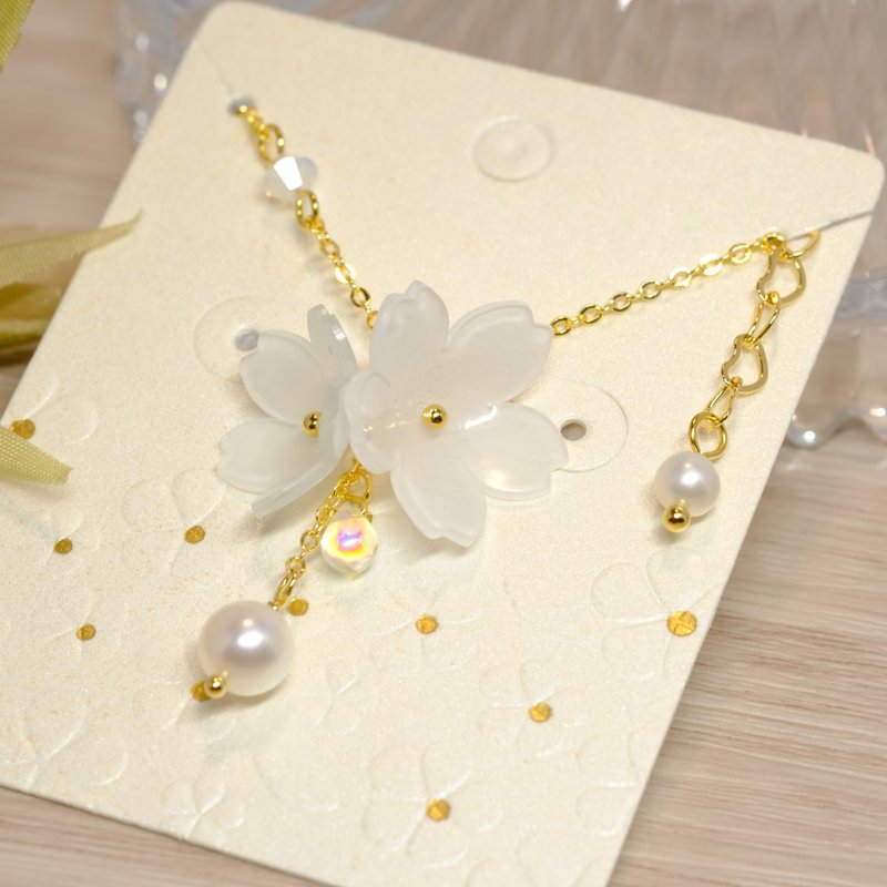 Cherry blossom pearl necklace【white】 - Necklaces - Resin White