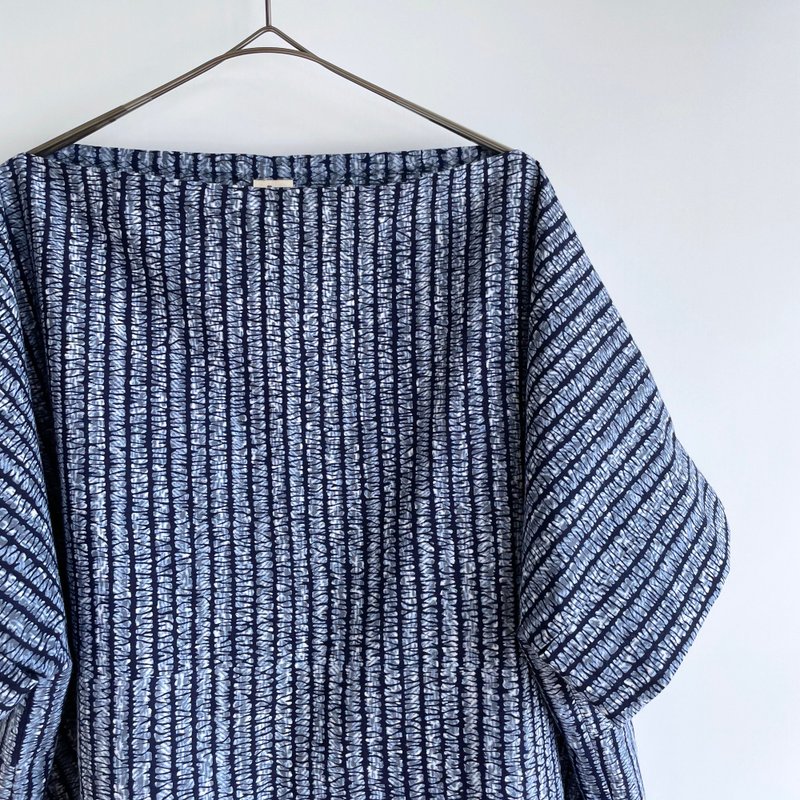 Unique item | Sleeved pullover wide -YUKATA fabric, wave-like abstract pattern - Women's Tops - Cotton & Hemp Blue