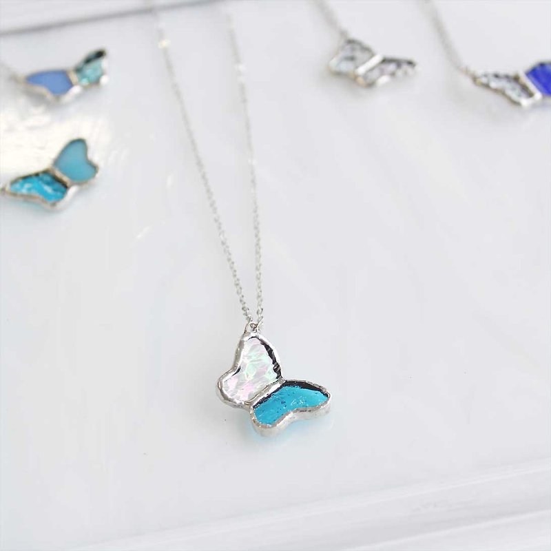 Stained glass necklace [small butterfly] clear blue - สร้อยคอ - แก้ว สีใส