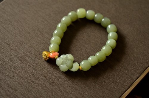 Angel's tears 天使之淚 Jewelry Design 天然和田玉 /和闐玉-晴水玉 和田玉蓮花胭脂貝設計單圈手串s