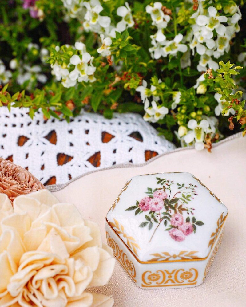 女皇約瑟芬的玫瑰花園骨瓷瓷盒粉花A款 JS - 裝飾/擺設  - 瓷 粉紅色