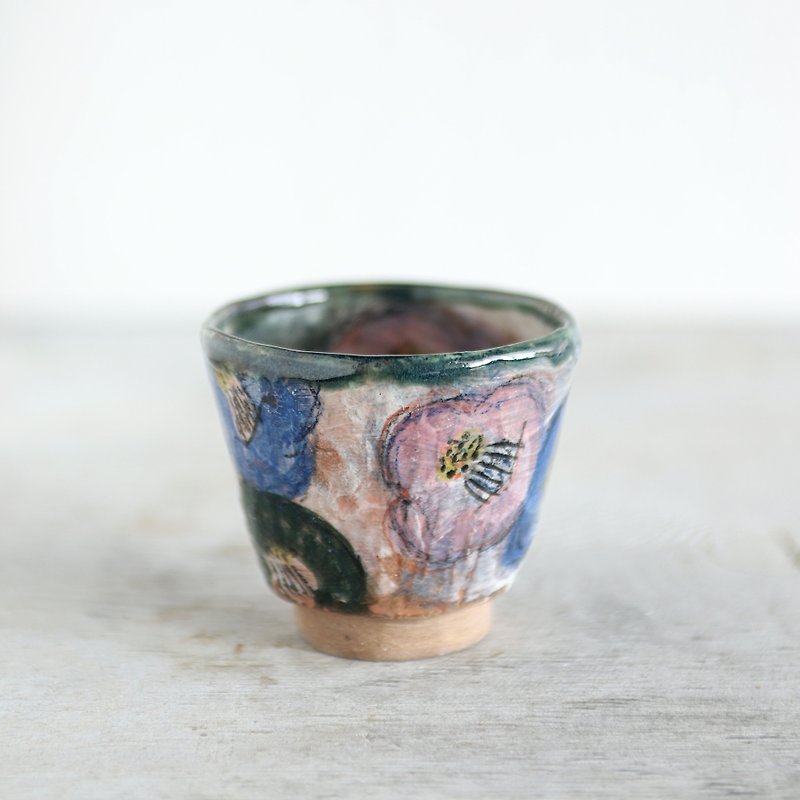 手捻りカップ・椿 - グラス・コップ - 陶器 多色