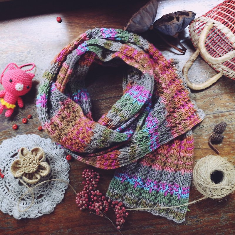 ChiChi hand-made-butterfly hiding-wool scarf [double-sided series] - ผ้าพันคอถัก - ขนแกะ หลากหลายสี