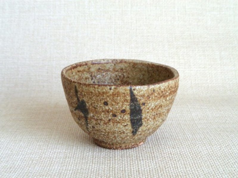 Bowl with iron-painted grass pattern b - ถ้วยชาม - ดินเผา สีนำ้ตาล