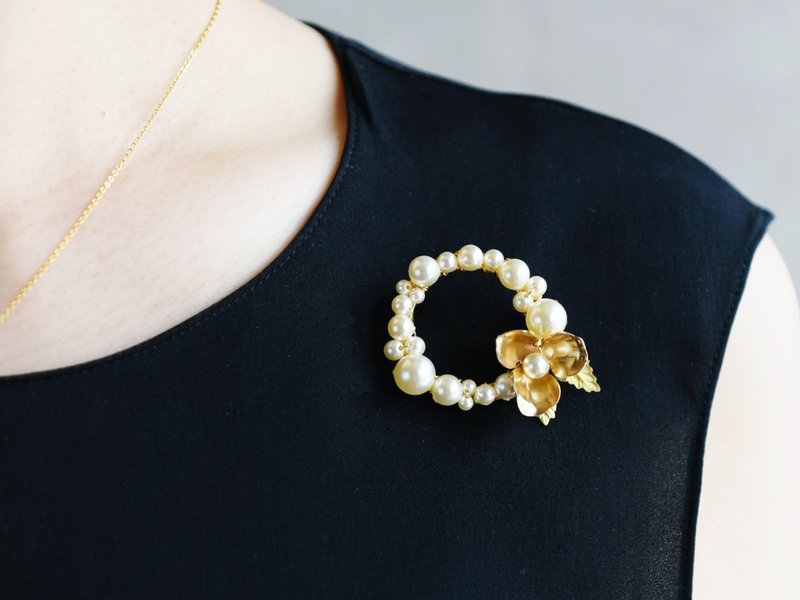 【ブローチ】ヴィンテージな真鍮のお花・パール リース - 胸針 - 其他金屬 白色