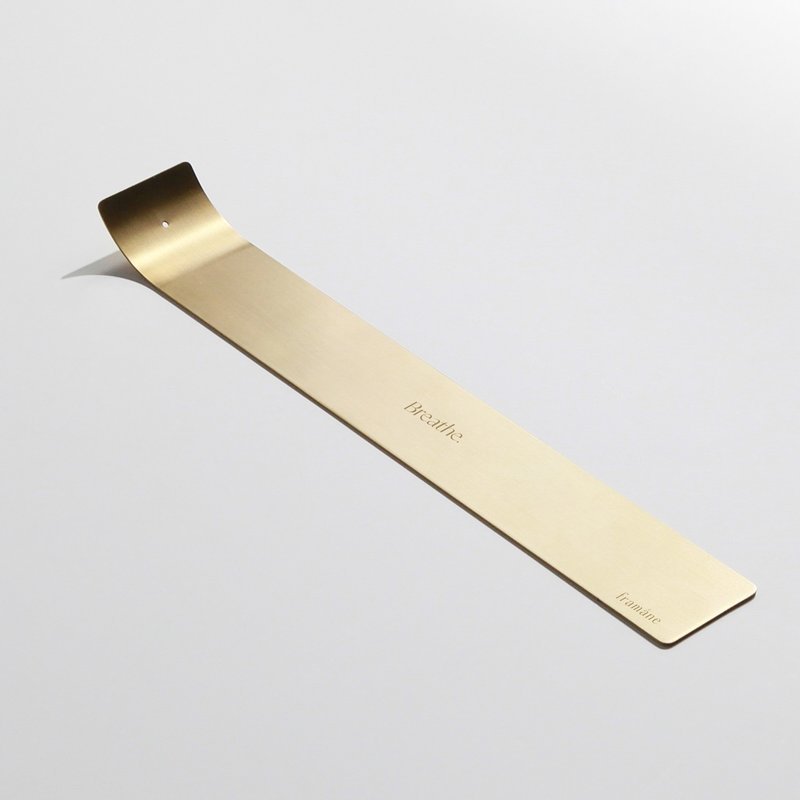 the Dailys Brass Incense Holder - engraved with (breathe.) - เทียน/เชิงเทียน - ทองแดงทองเหลือง สีทอง