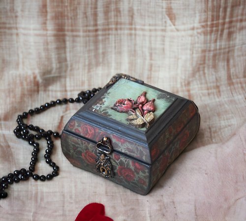 HelenRomanenko Alice in Wonderland jewelry box Alice baby box Storage rings