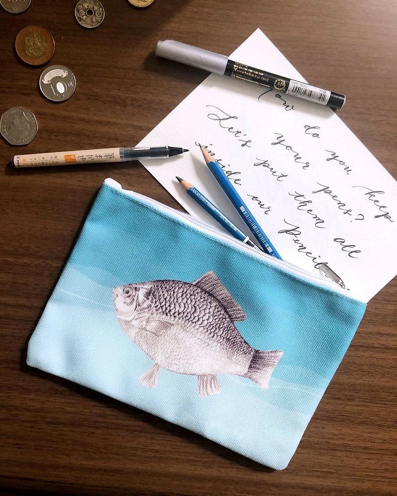 Party Animal Canvas Pencil Case-Fish - กล่องดินสอ/ถุงดินสอ - วัสดุอื่นๆ สีน้ำเงิน